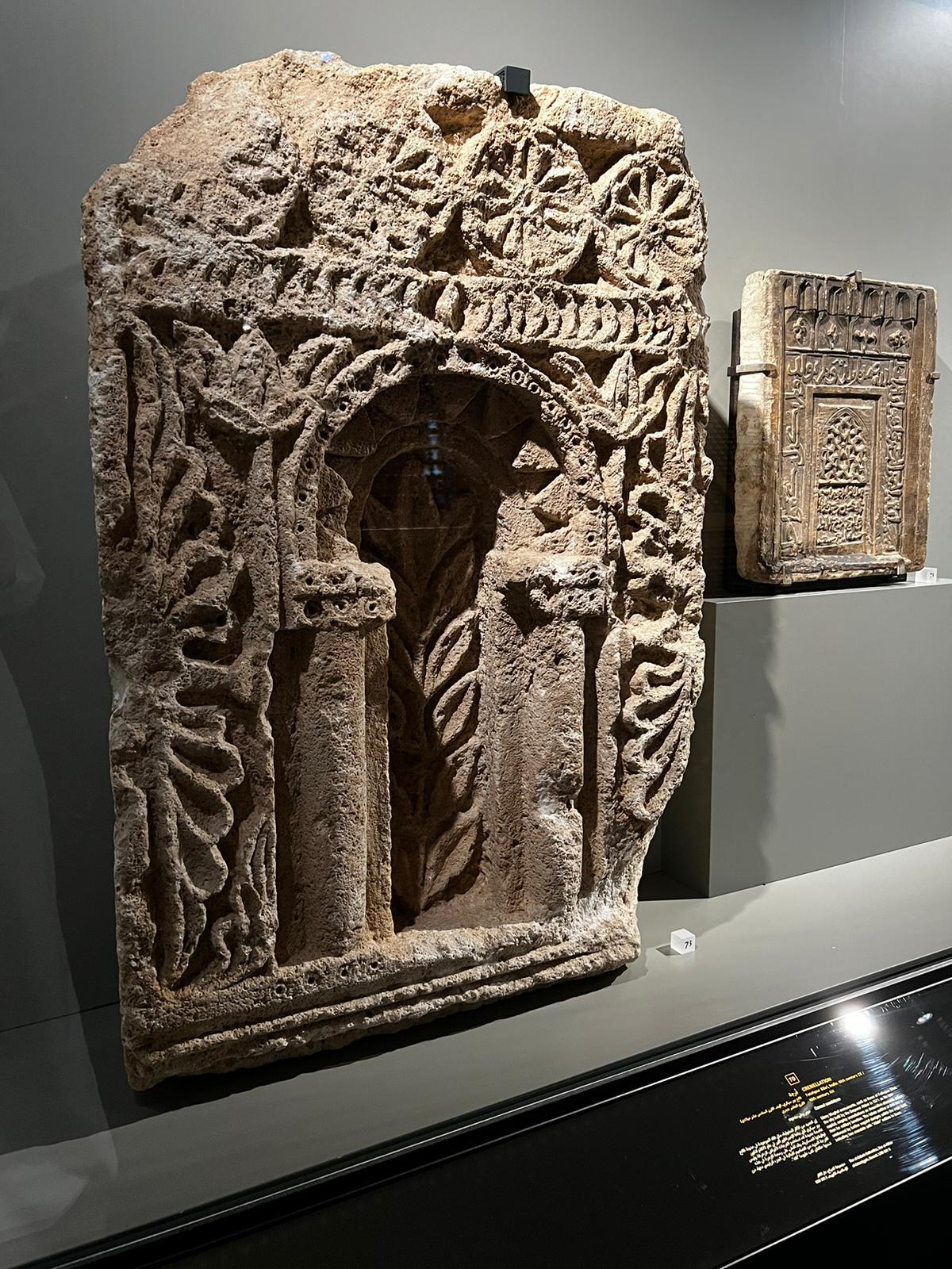دار الآثار الإسلامية  الكويتية  تشارك بـ 57 تحفة نادرة بمعرض في مديح الفنان الحِرفي  بالظهران 